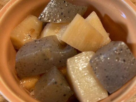 多層鍋で《筍・こんにゃく・豆腐揚げのコロコロ煮物》